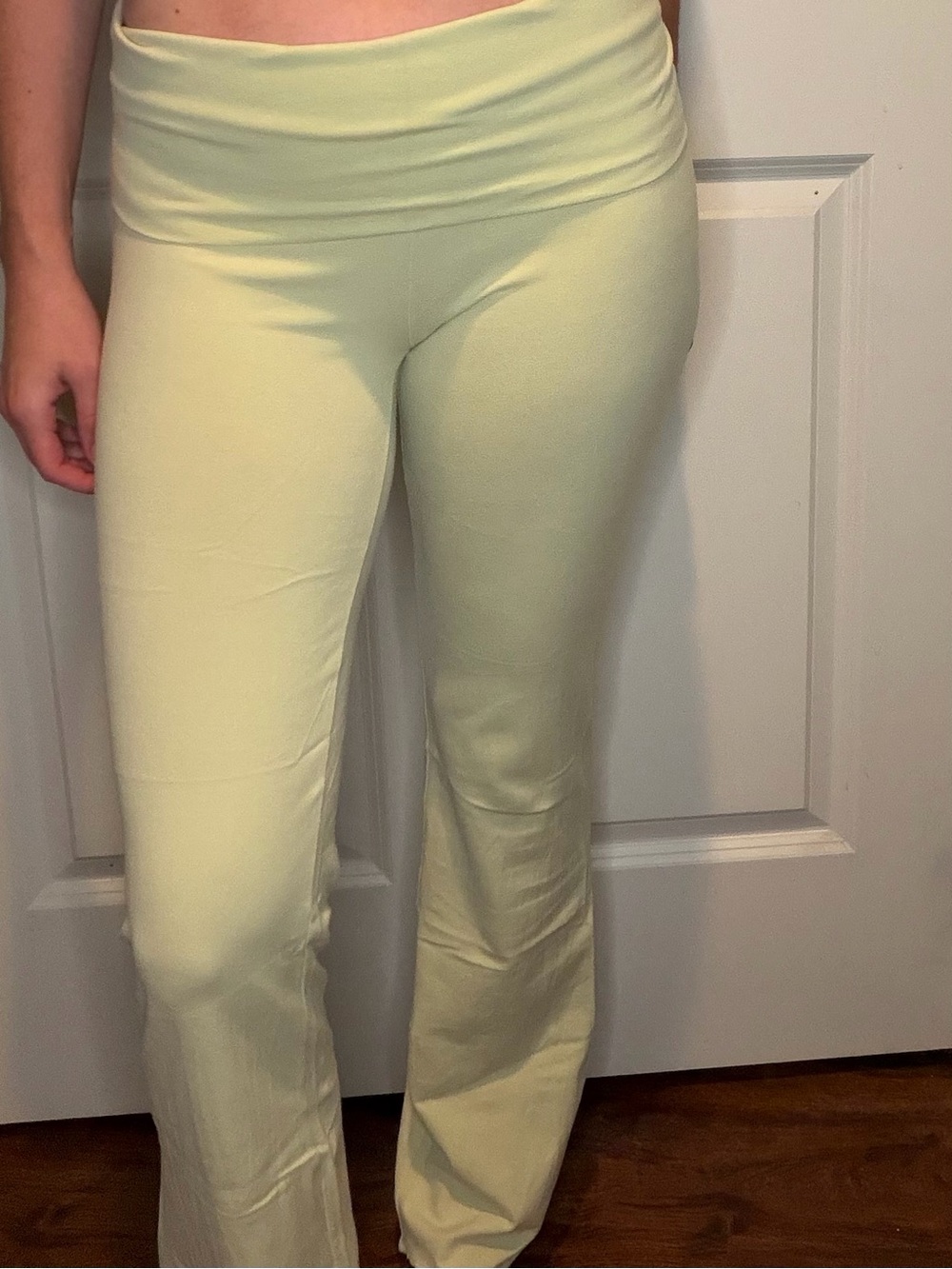 SKIMS Lime Green Fold Over Flare Yoga Pants - Picture 4 of 4